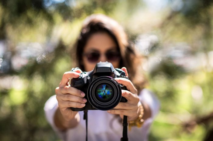 What type of camera should a beginner photographer buy?